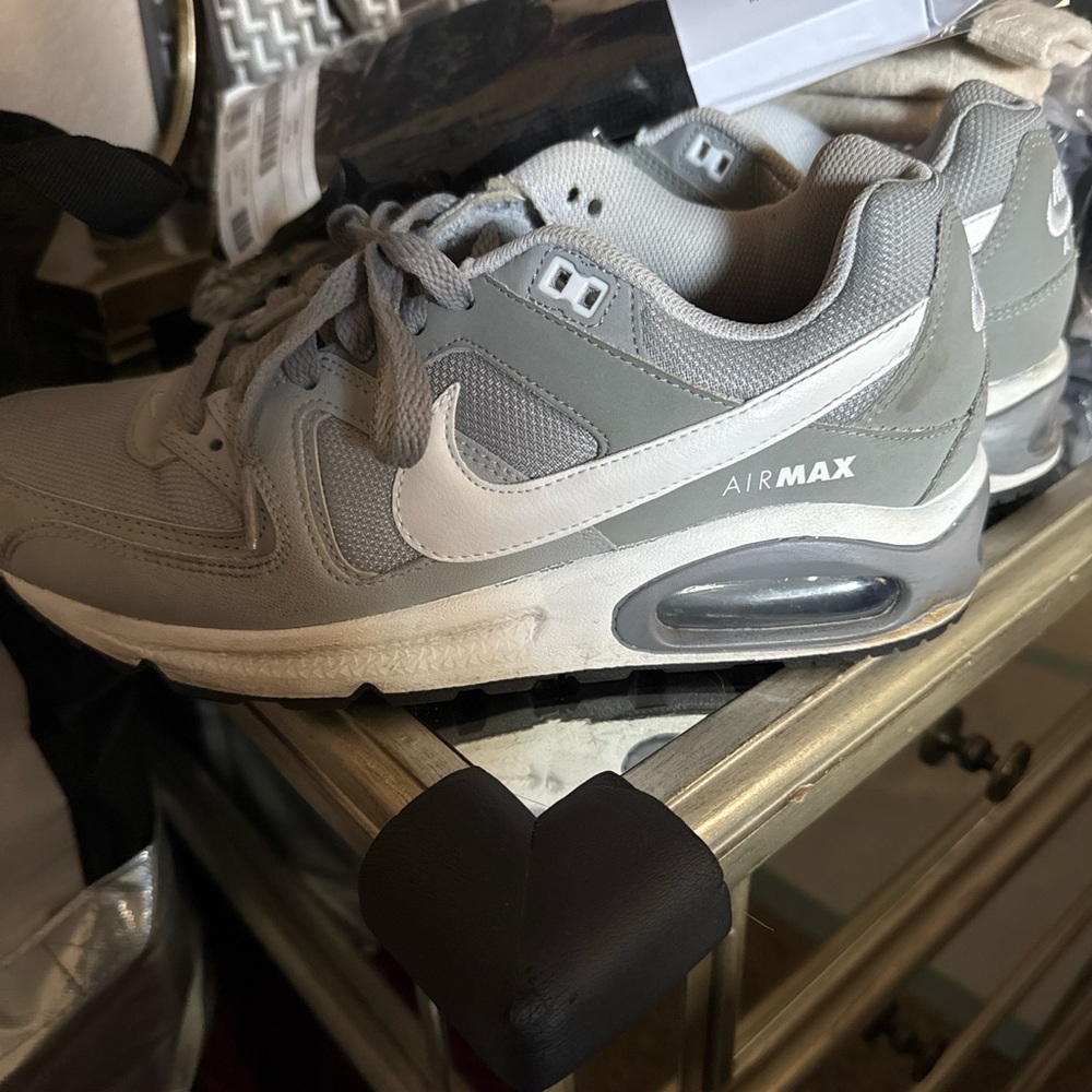 Nike Air Max Command Wolf Grey White Sneakers Men’s Size 7 / women’s 8.5